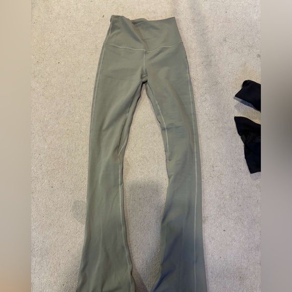 Lululemon mini flare - Picture 1 of 2